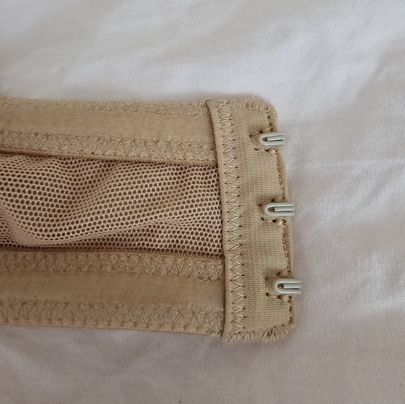 Le Mystere NWOT Strapless Bra - Picture 4 of 6